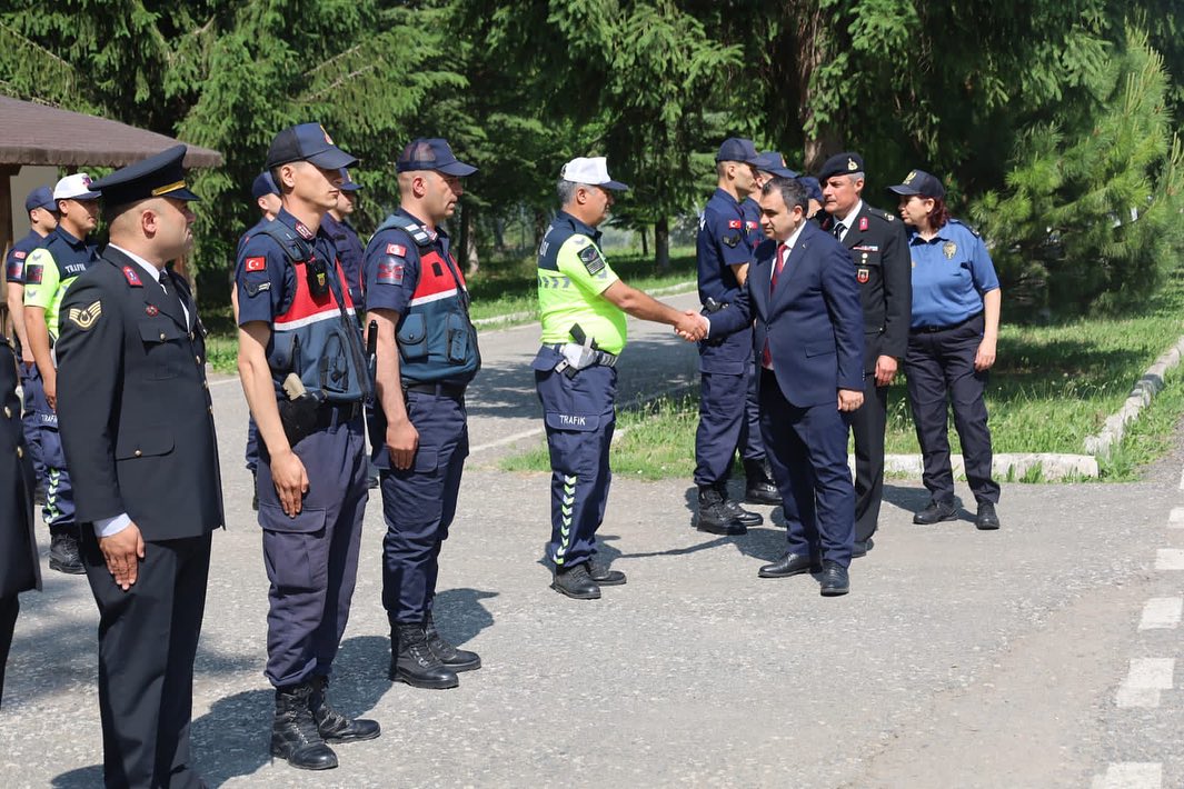 Kaymakam BALABAN, Kurban Bayramı’nda görevi başında bulunan Emniyet ve Jandarma personellerimize ziyarette bulundu…