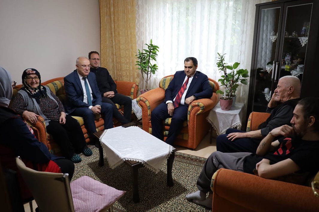 Sayın Kaymakamımız Kemal BALABAN İlçemizde ikamet eden aileleri Aile ve Engelliler Haftası kapsamında hanelerinde ziyaret etti.